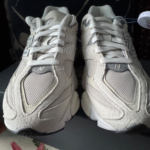 New Balance 9060 Seasalt Moonbeam NIB - Picture 4 of 11